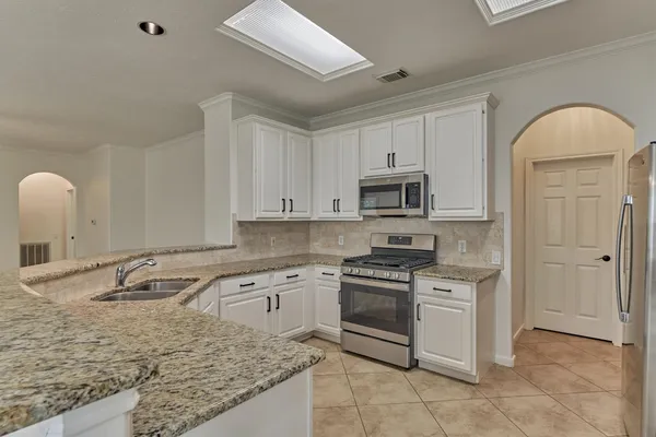 $2,500 | 98 North Country Gate Circle, The Woodlands, TX 77384