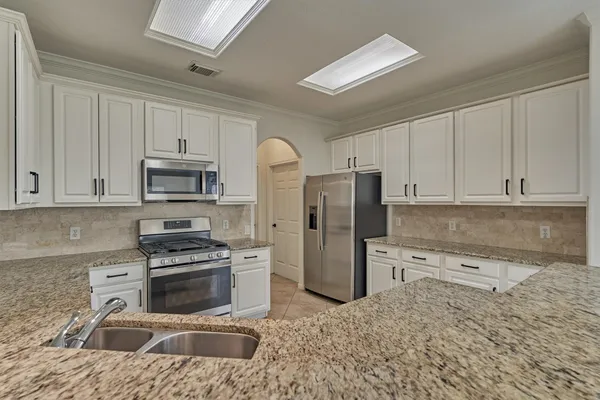 $2,500 | 98 North Country Gate Circle, The Woodlands, TX 77384