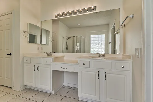 $2,500 | 98 North Country Gate Circle, The Woodlands, TX 77384