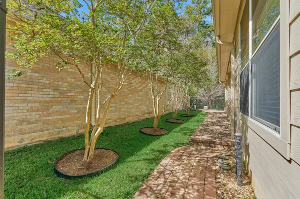 $2,500 | 98 North Country Gate Circle, The Woodlands, TX 77384