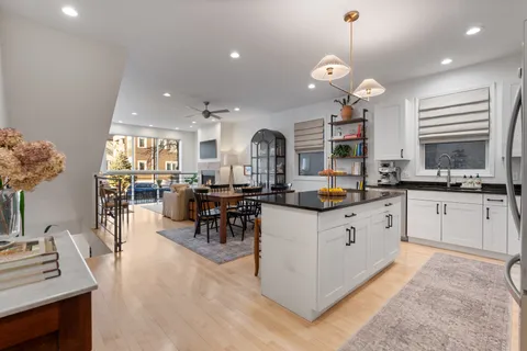 $715,000 | 1827 West Iowa Street, Unit 1, Chicago, IL 60622