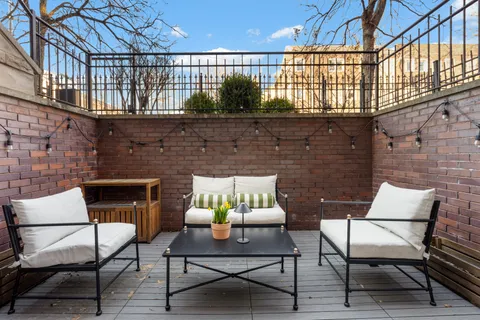 $715,000 | 1827 West Iowa Street, Unit 1, Chicago, IL 60622