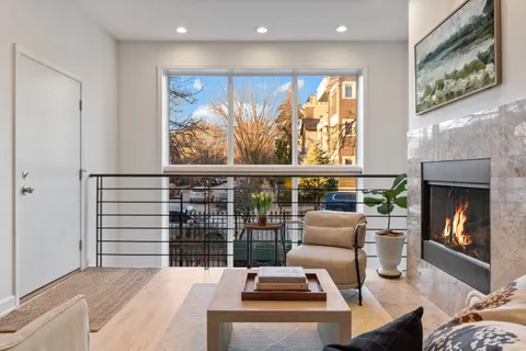 $715,000 | 1827 West Iowa Street, Unit 1, Chicago, IL 60622