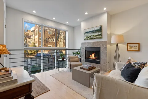 $715,000 | 1827 West Iowa Street, Unit 1, Chicago, IL 60622