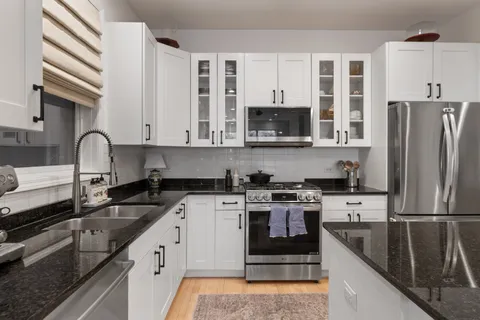 $715,000 | 1827 West Iowa Street, Unit 1, Chicago, IL 60622