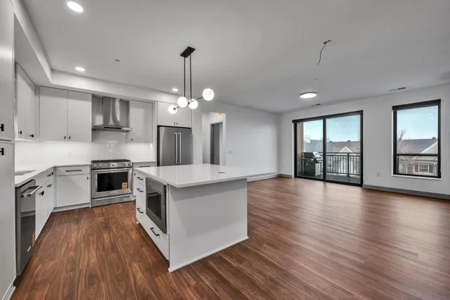 $3,820 | 640 Wisconsin Avenue North, Unit 318, Golden Valley, MN 55427