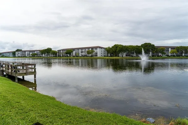 $1,900 | 12500 Southwest 5th Court, Unit 112M, Pembroke Pines, FL 33027