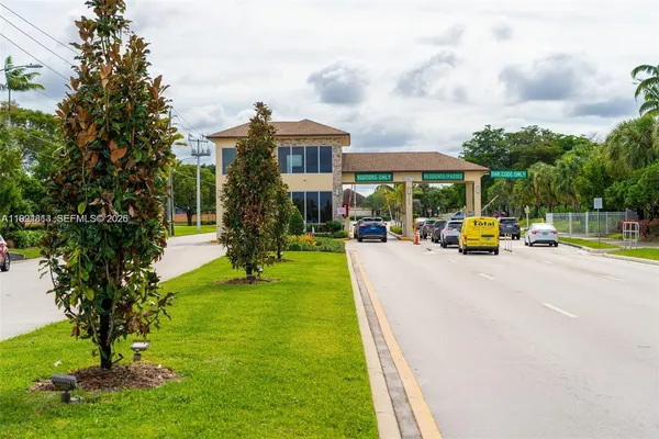 $1,900 | 12500 Southwest 5th Court, Unit 112M, Pembroke Pines, FL 33027