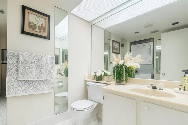 $1,900 | 12500 Southwest 5th Court, Unit 112M, Pembroke Pines, FL 33027