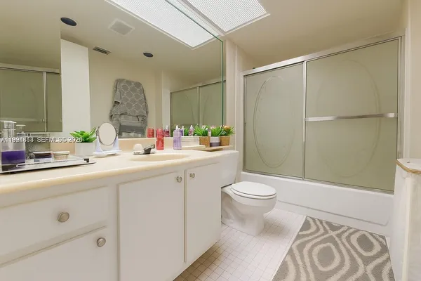 $1,900 | 12500 Southwest 5th Court, Unit 112M, Pembroke Pines, FL 33027