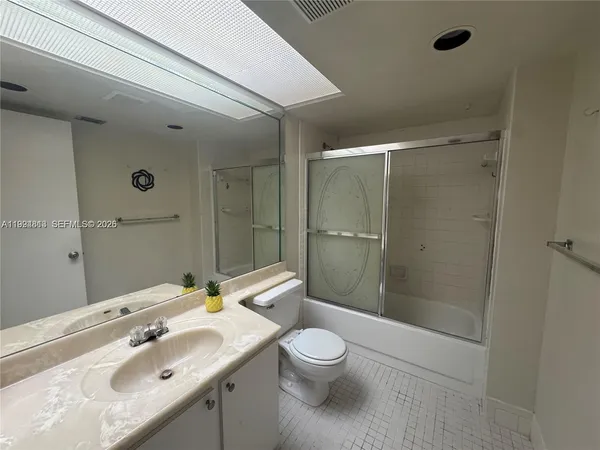 $1,900 | 12500 Southwest 5th Court, Unit 112M, Pembroke Pines, FL 33027