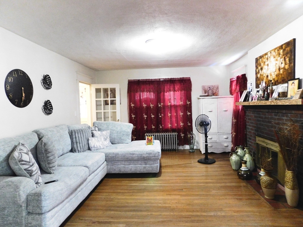 98-100 Fenwick Street Springfield, MA 01109 - Photo 3 of 18 Gallery Image 3