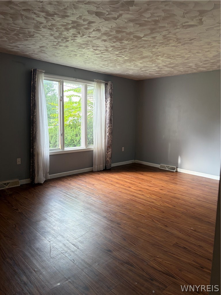 2027 Tuscarora Road, Unit 2 Niagara, NY 14304 - Photo 2 of 10 Gallery Image 2
