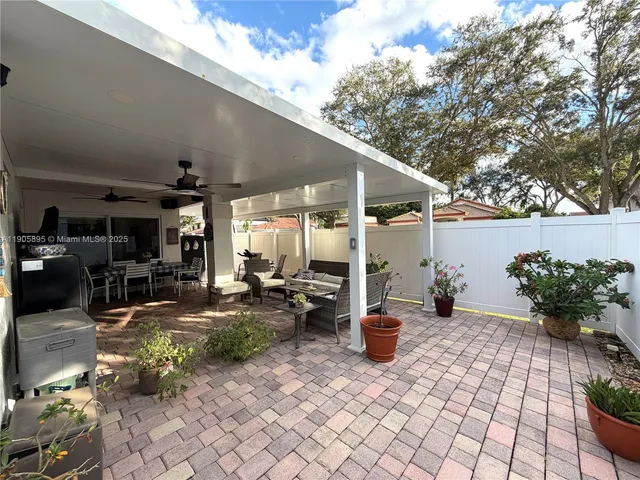 $614,900 | 19804 Northwest 82nd Place, Hialeah, FL 33015