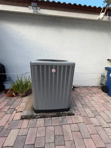 $614,900 | 19804 Northwest 82nd Place, Hialeah, FL 33015