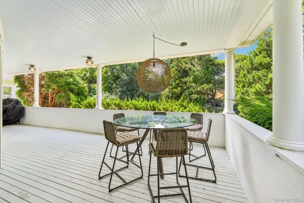 $2,495,000 | 17 Oak Meadow Lane, Bellport, NY 11713