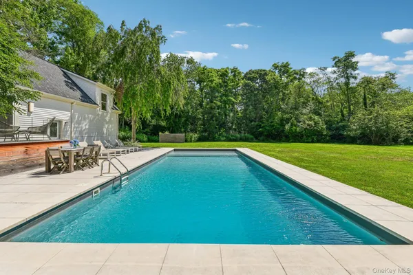$2,495,000 | 17 Oak Meadow Lane, Bellport, NY 11713