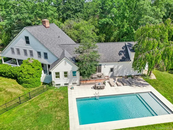 $2,495,000 | 17 Oak Meadow Lane, Bellport, NY 11713