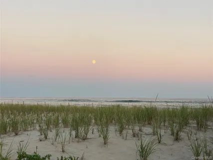 $2,495,000 | 17 Oak Meadow Lane, Bellport, NY 11713