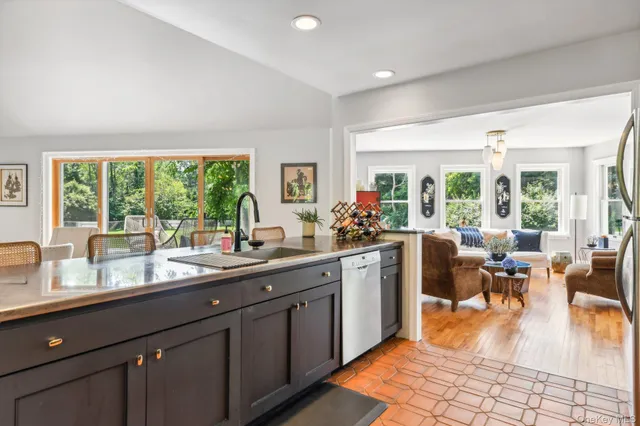 $2,495,000 | 17 Oak Meadow Lane, Bellport, NY 11713