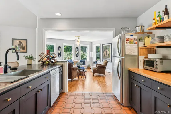 $2,495,000 | 17 Oak Meadow Lane, Bellport, NY 11713