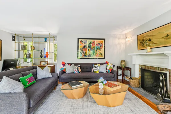 $2,495,000 | 17 Oak Meadow Lane, Bellport, NY 11713