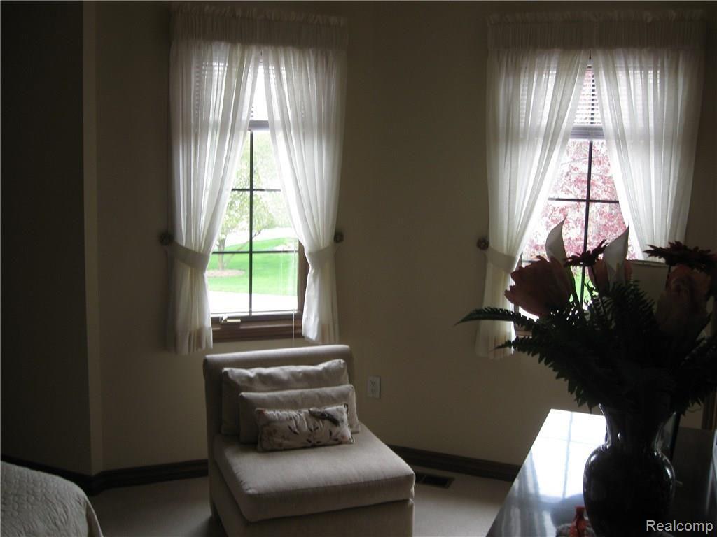 2437 Munster Road Rochester Hills, MI 48309 - Photo 2 of 47