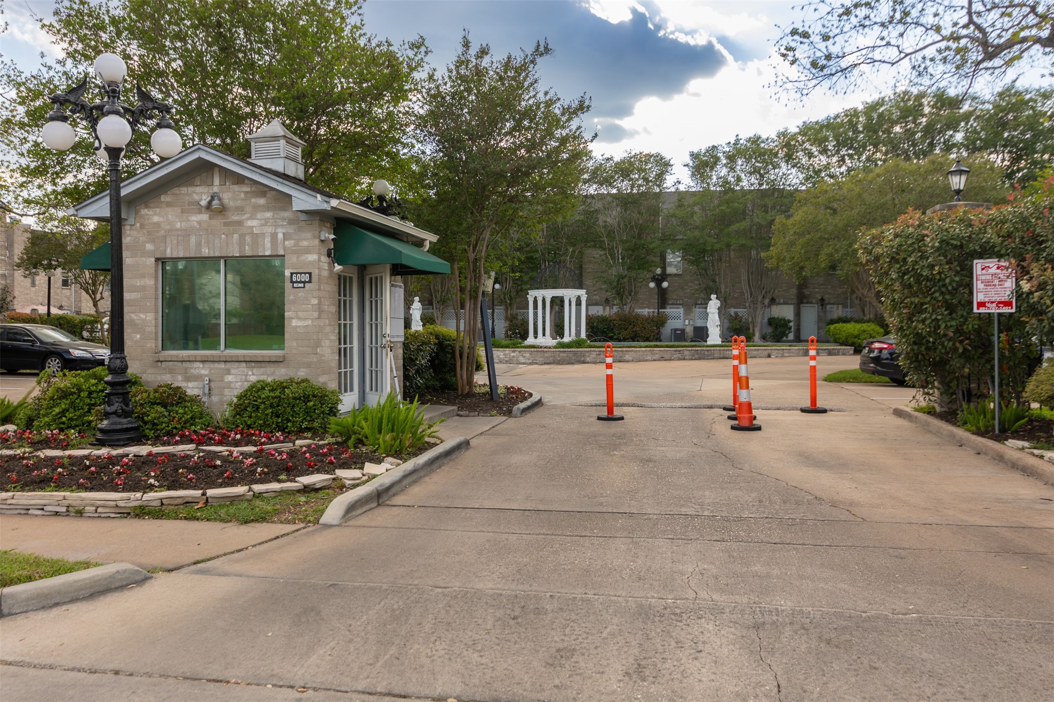 6000 Reims Road, Unit 2307 Houston, TX 77036 - Photo 26 of 26 24-hour manned entrance.