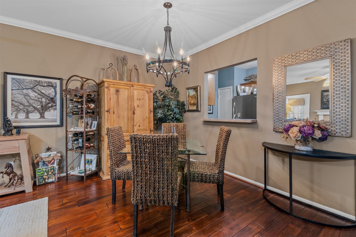 6000 Reims Road, Unit 2307 Houston, TX 77036 - Photo 5 of 26 Offering a welcoming atmosphere for family meals or entertaining guests.