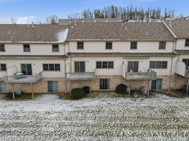 $289,900 | 105 Woodcrest Drive, Coraopolis, PA 15108