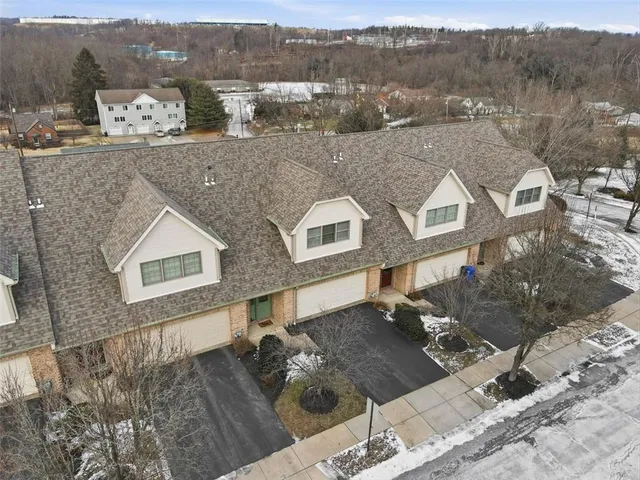 $289,900 | 105 Woodcrest Drive, Coraopolis, PA 15108