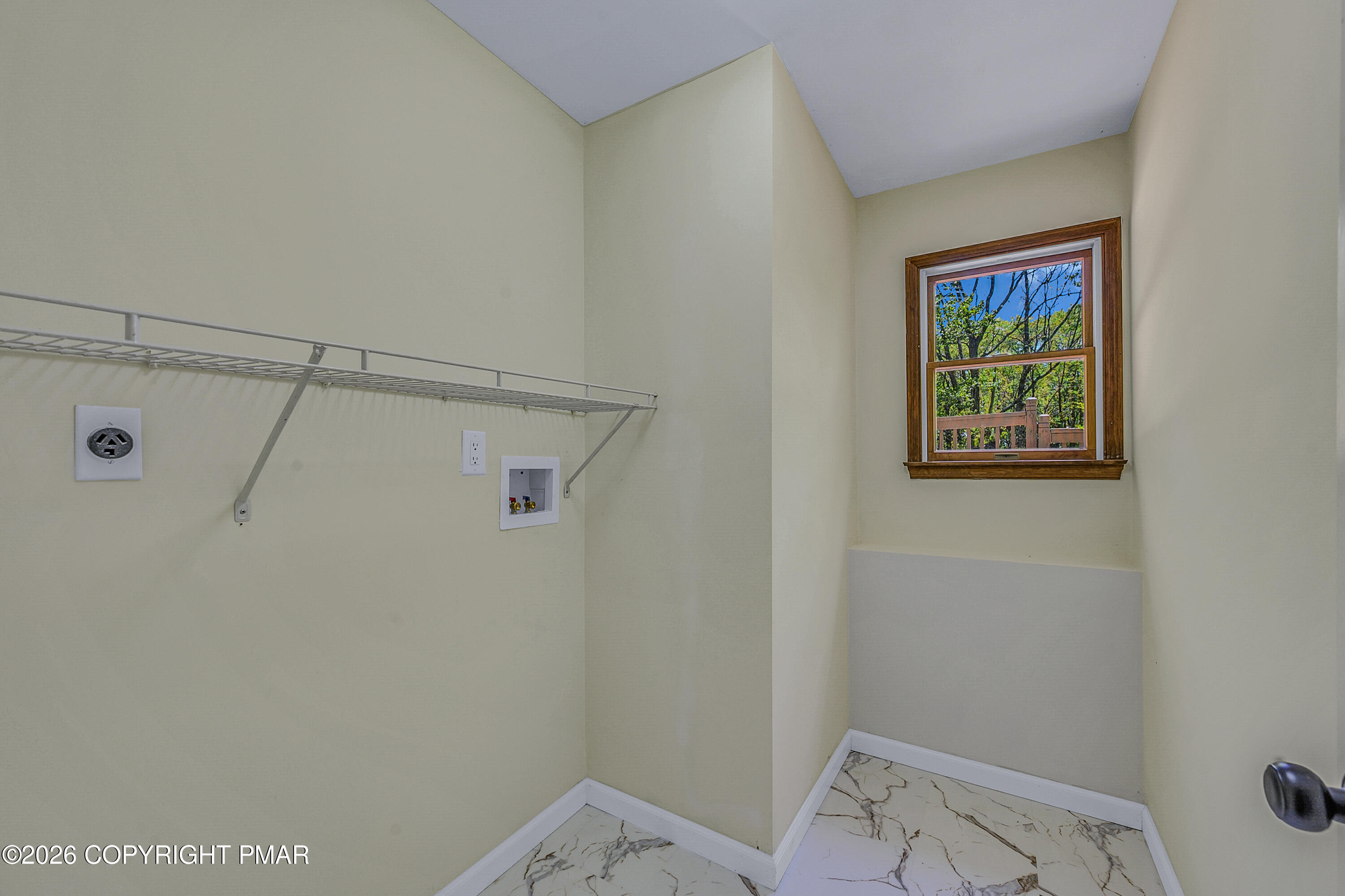 171 Foothill Boulevard Effort, PA 18330 - Photo 32 of 47 Laundry Room