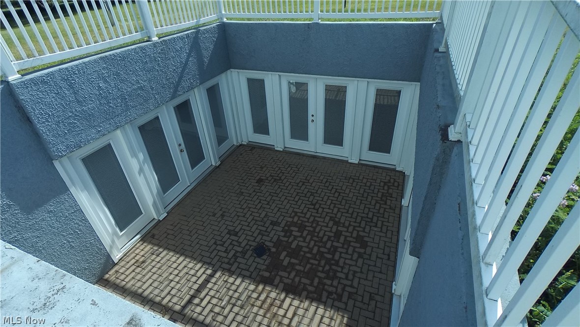 5366 Rootstown Road Ravenna, OH 44266 - Photo 6 of 28 Front atrium/courtyard