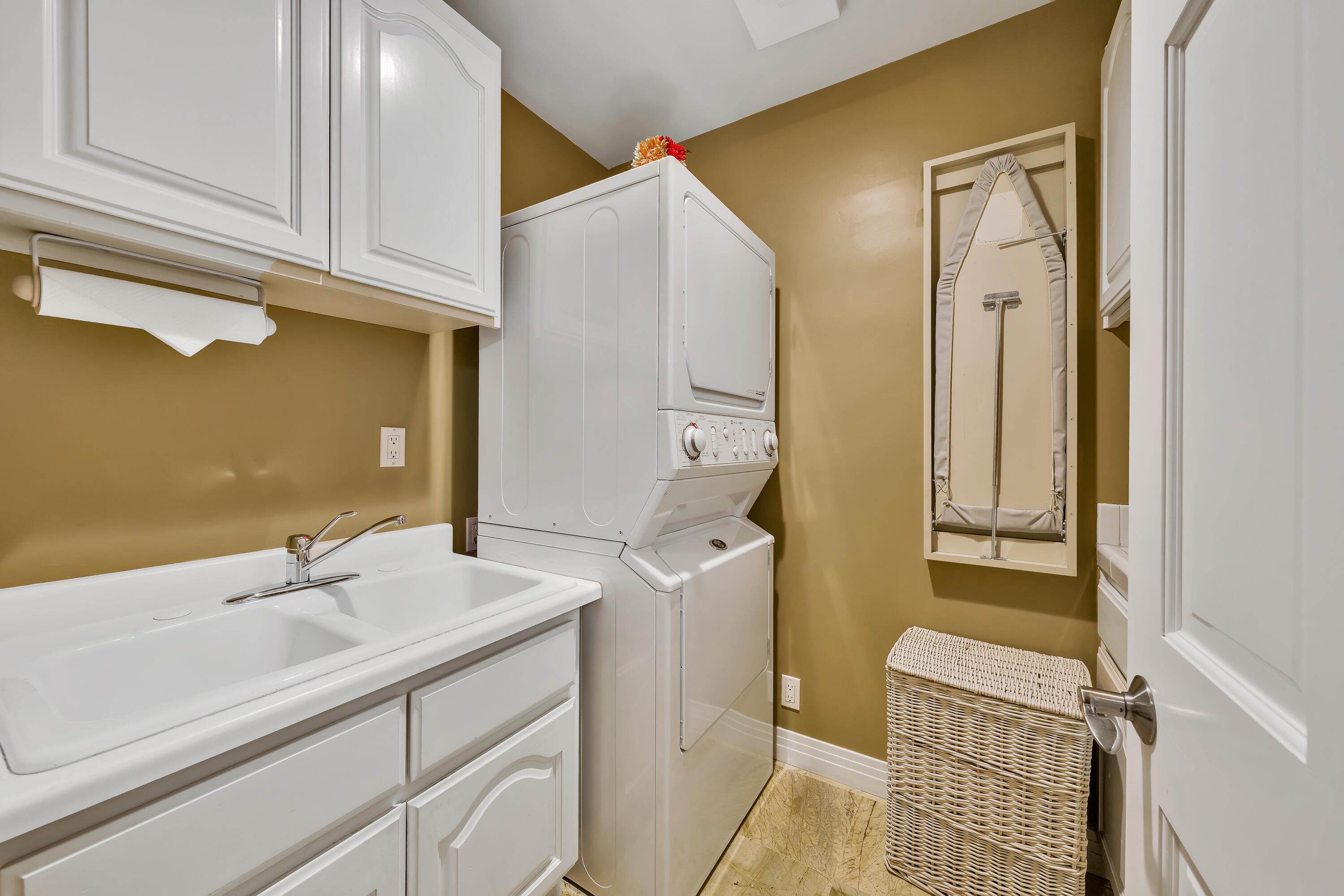 73005 Haystack Road Palm Desert, CA 92260 - Photo 32 of 45 a bathroom with a sink a toilet and shower