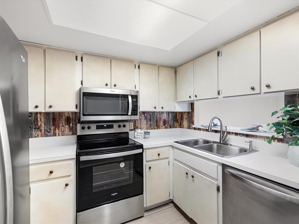 12035 Proctor Loop, Unit 5 New Port Richey, FL 34654 - Photo 9 of 77