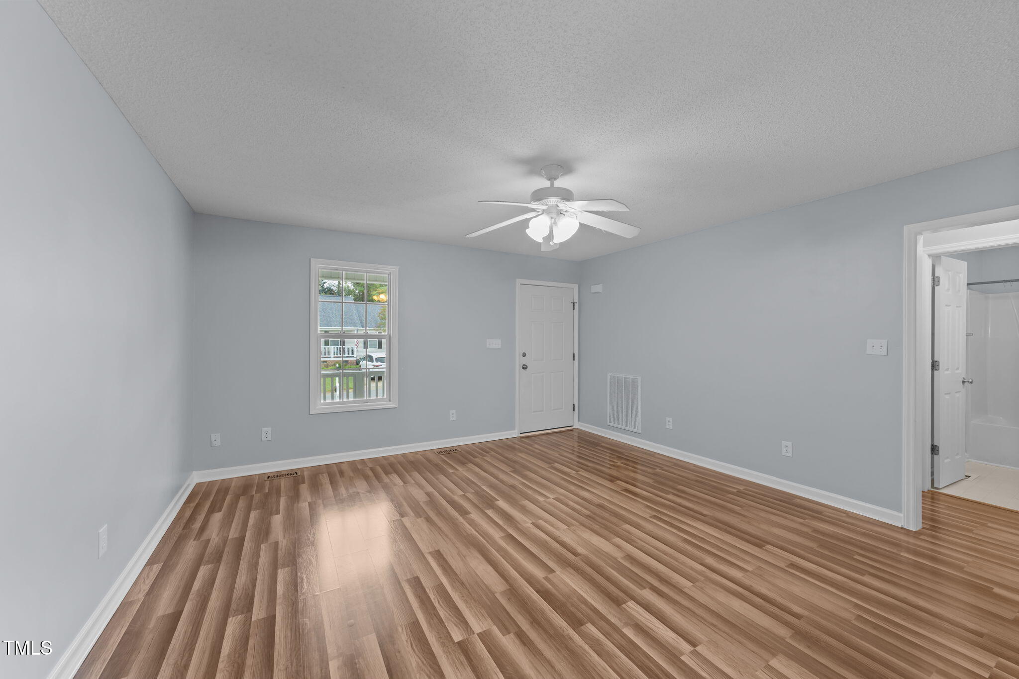1029 Cove Circle Clayton, NC 27520 - Photo 4 of 22 20-web-or-mls-VB4A1837