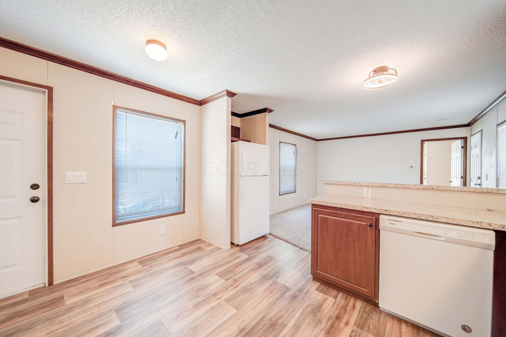 755 Stelzer Road, Unit 18 Columbus, OH 43219 - Photo 7 of 27 10-web-or-mls-DSC00834_5_6
