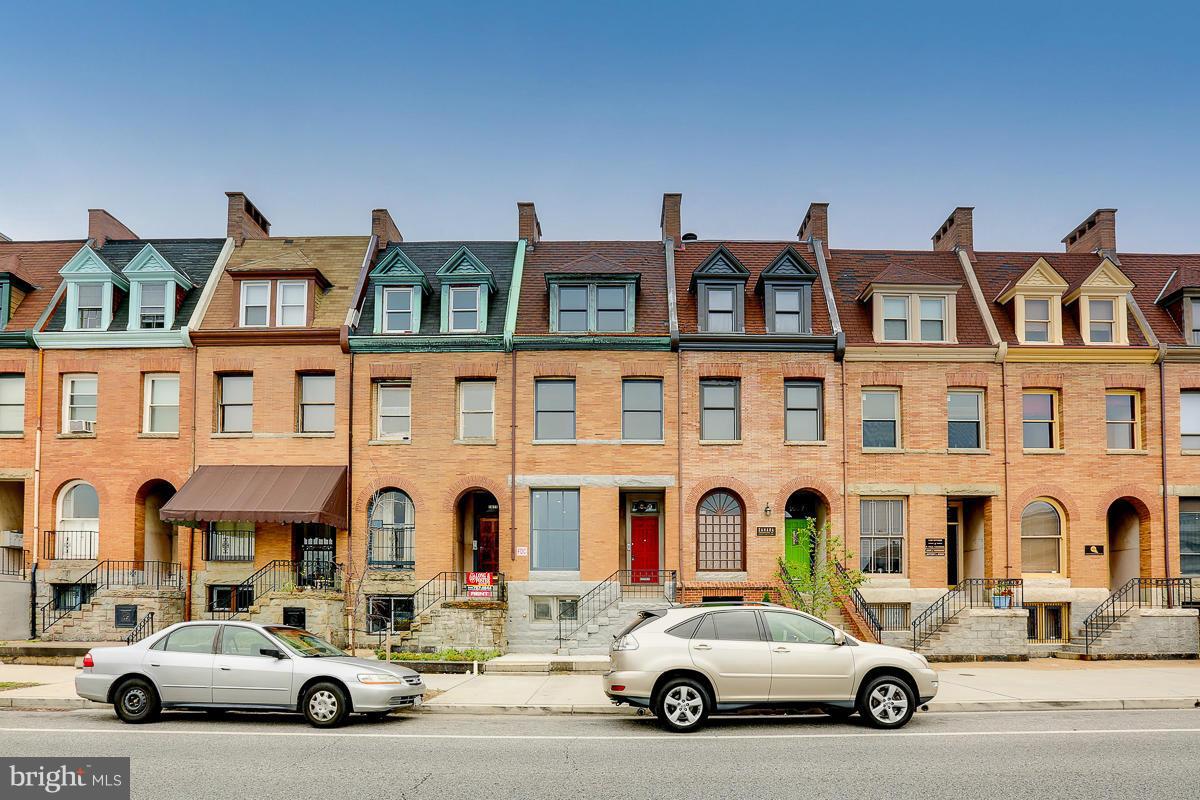 a car parked in front of a building