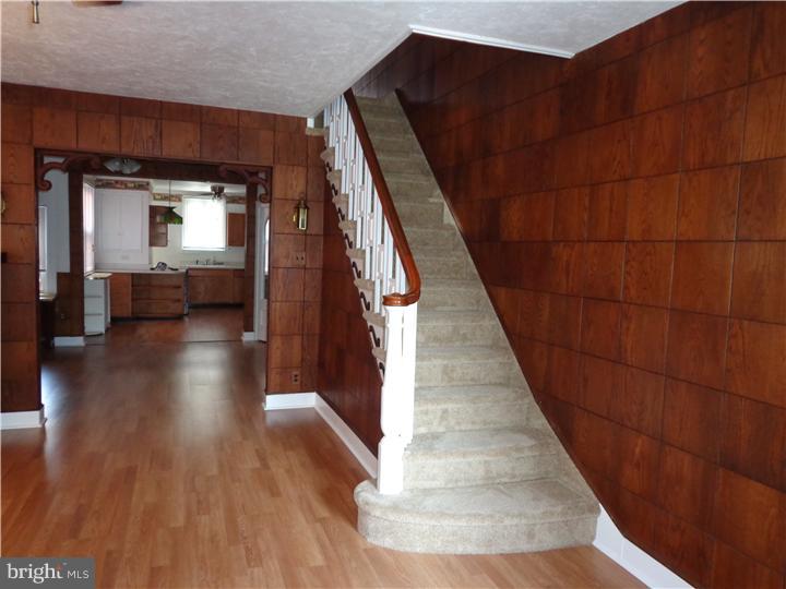 1415 Fanshawe Street Philadelphia, PA 19111 - Photo 11 of 12 Living Room