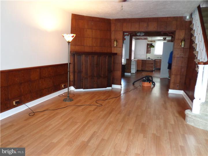 1415 Fanshawe Street Philadelphia, PA 19111 - Photo 3 of 12 Living Room