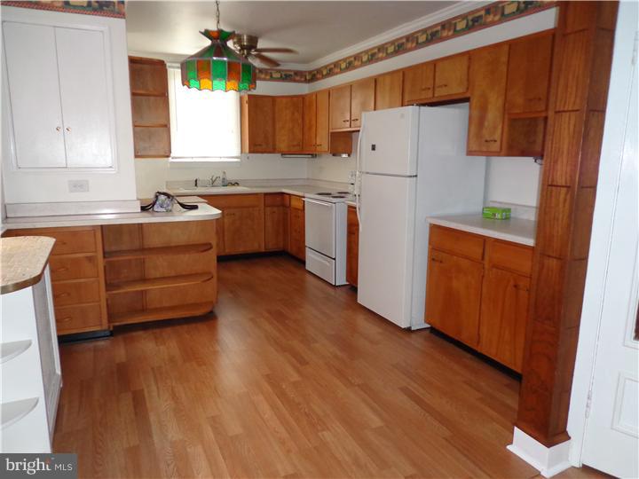 1415 Fanshawe Street Philadelphia, PA 19111 - Photo 4 of 12 Kitchen