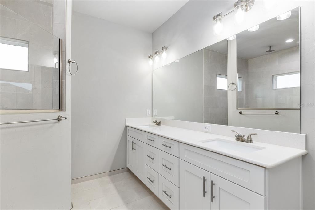 1719 Southwest 72nd Circle Gainesville, FL 32607 - Photo 4 of 68 Primary bath