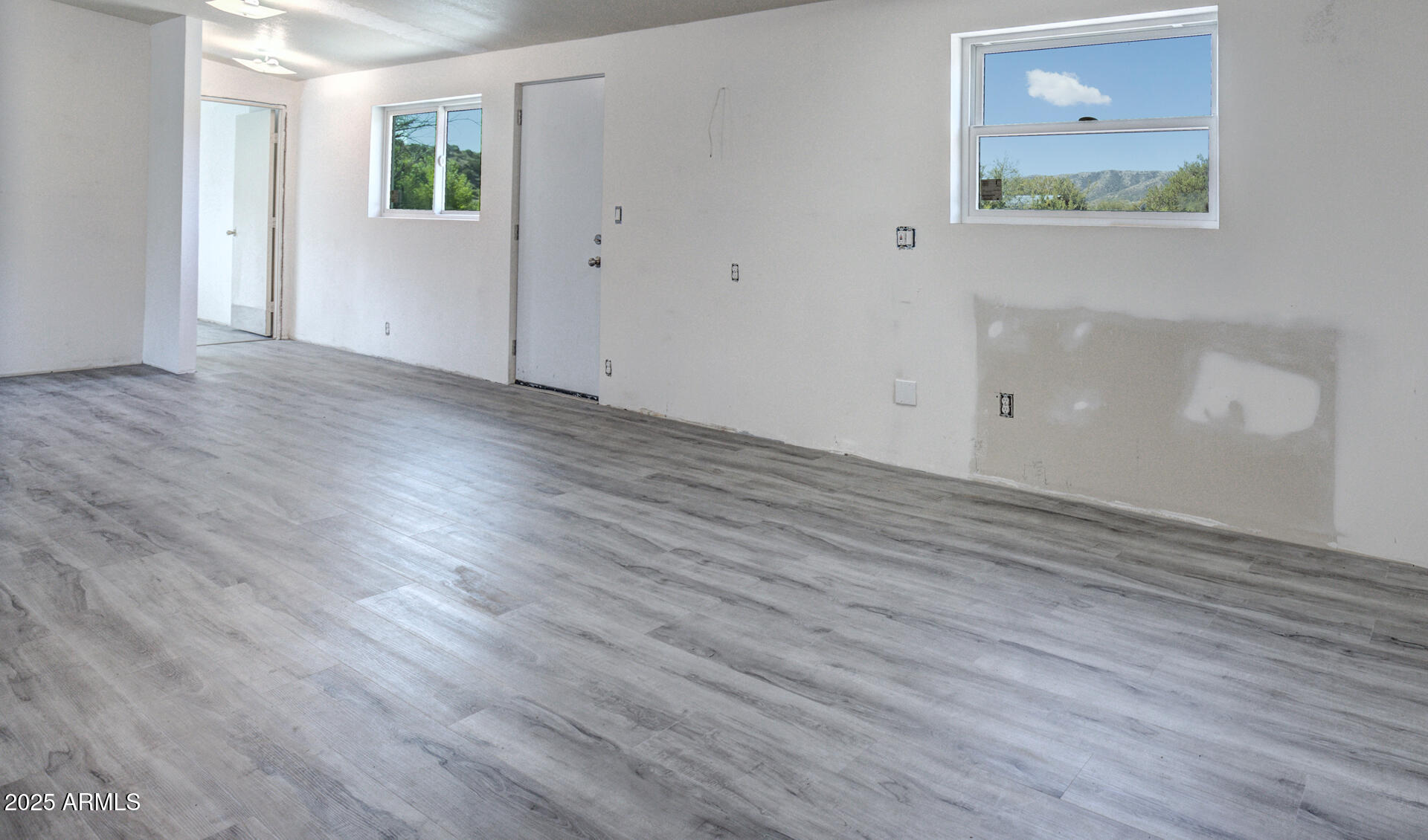 992-998 South Sycamore Street Payson, AZ 85541 - Photo 13 of 72 T3 Living Room 4