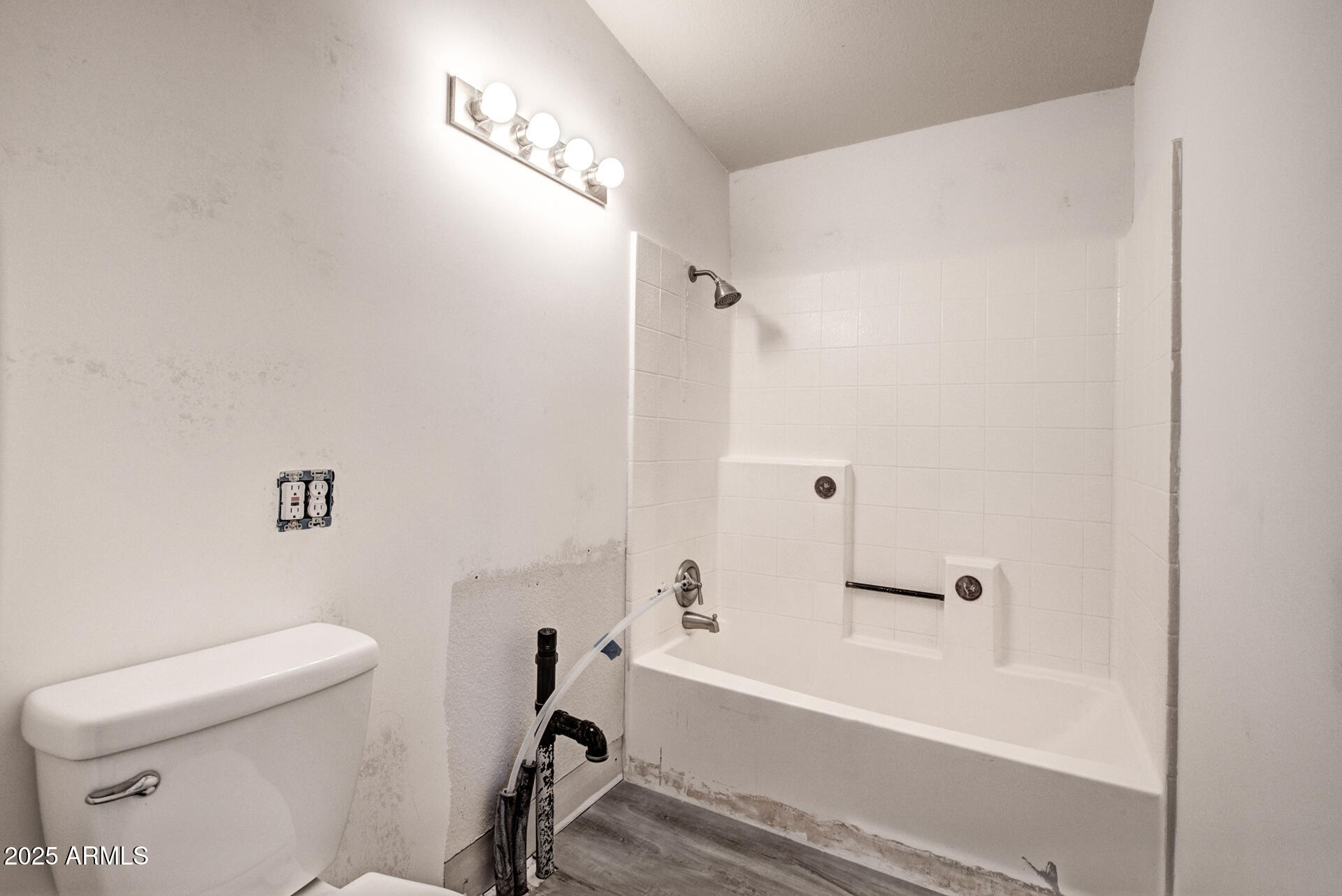 992-998 South Sycamore Street Payson, AZ 85541 - Photo 18 of 72 T3 Bathroom