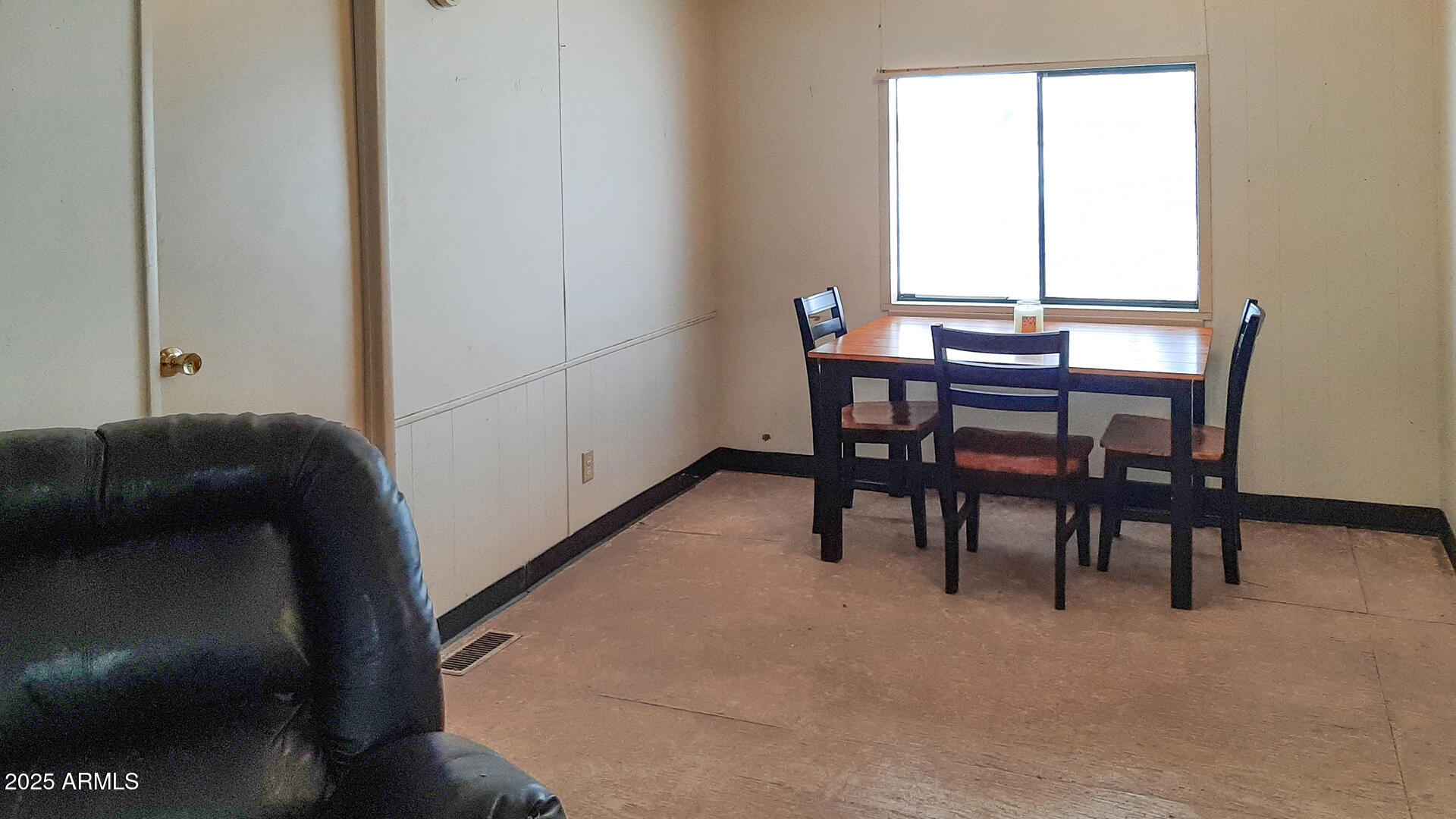 992-998 South Sycamore Street Payson, AZ 85541 - Photo 29 of 72 T2 Dining Room