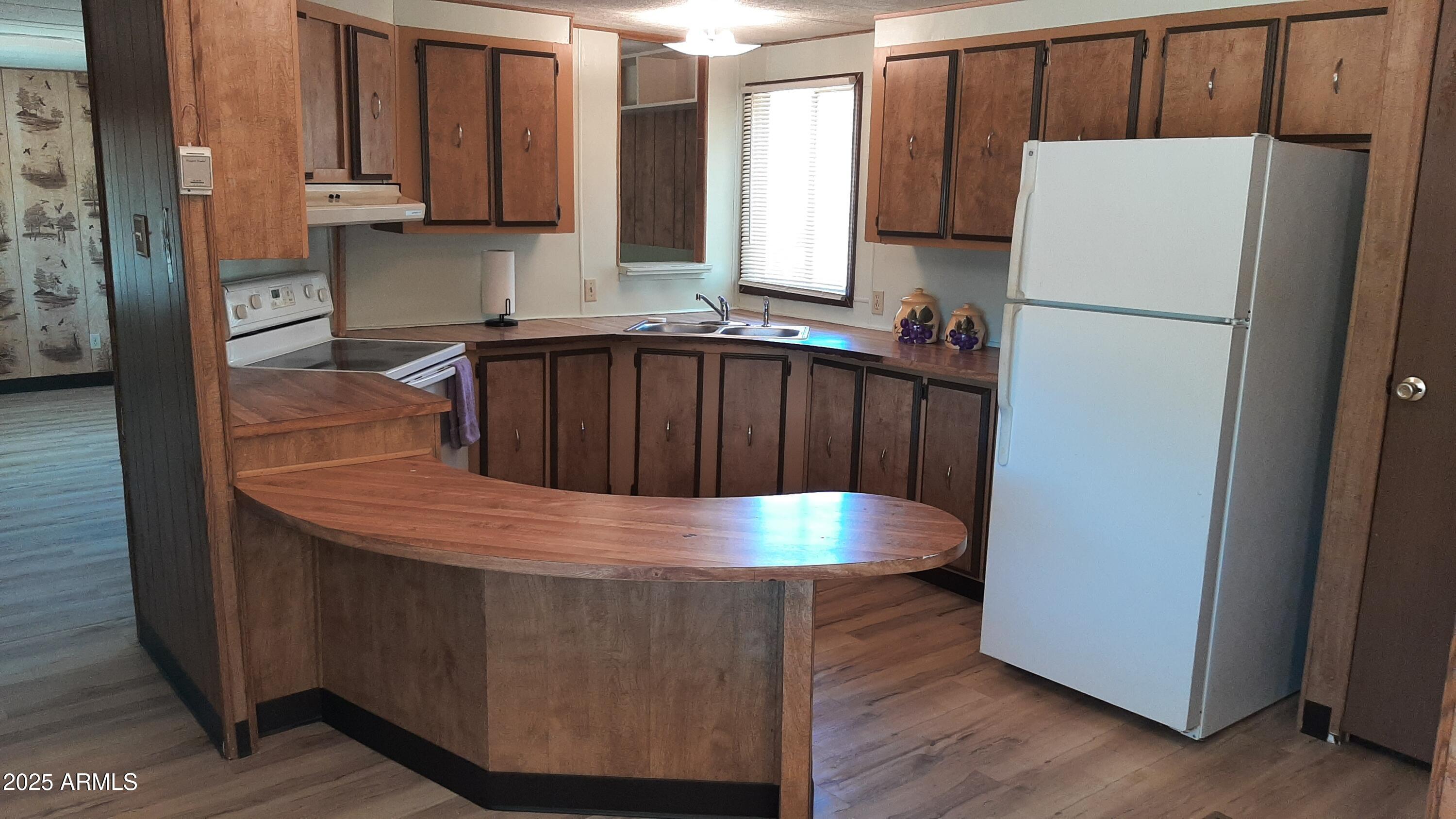 992-998 South Sycamore Street Payson, AZ 85541 - Photo 44 of 72 T! Kitchen