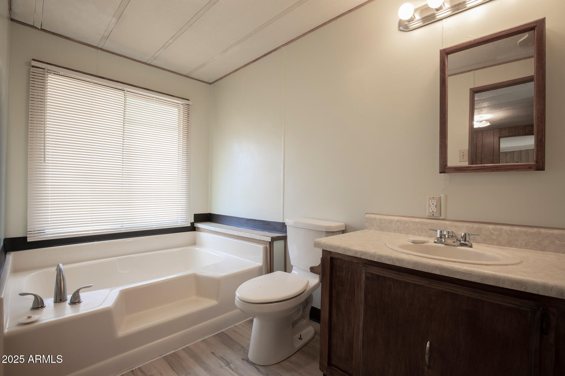 992-998 South Sycamore Street Payson, AZ 85541 - Photo 50 of 72 T1 Main Bathroom