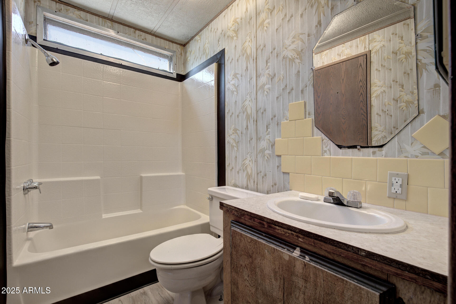 992-998 South Sycamore Street Payson, AZ 85541 - Photo 53 of 72 T1 Bathroom 2