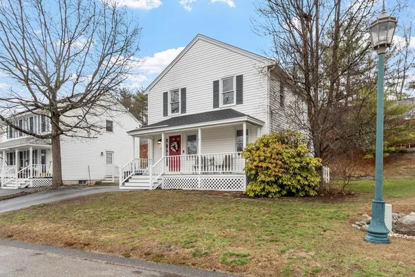 $690,000 | 29 Lamplighter Lane, Chelmsford, MA 01863