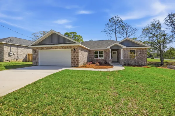 $324,900 | 309 Gil Ava Street, Crestview, FL 32536